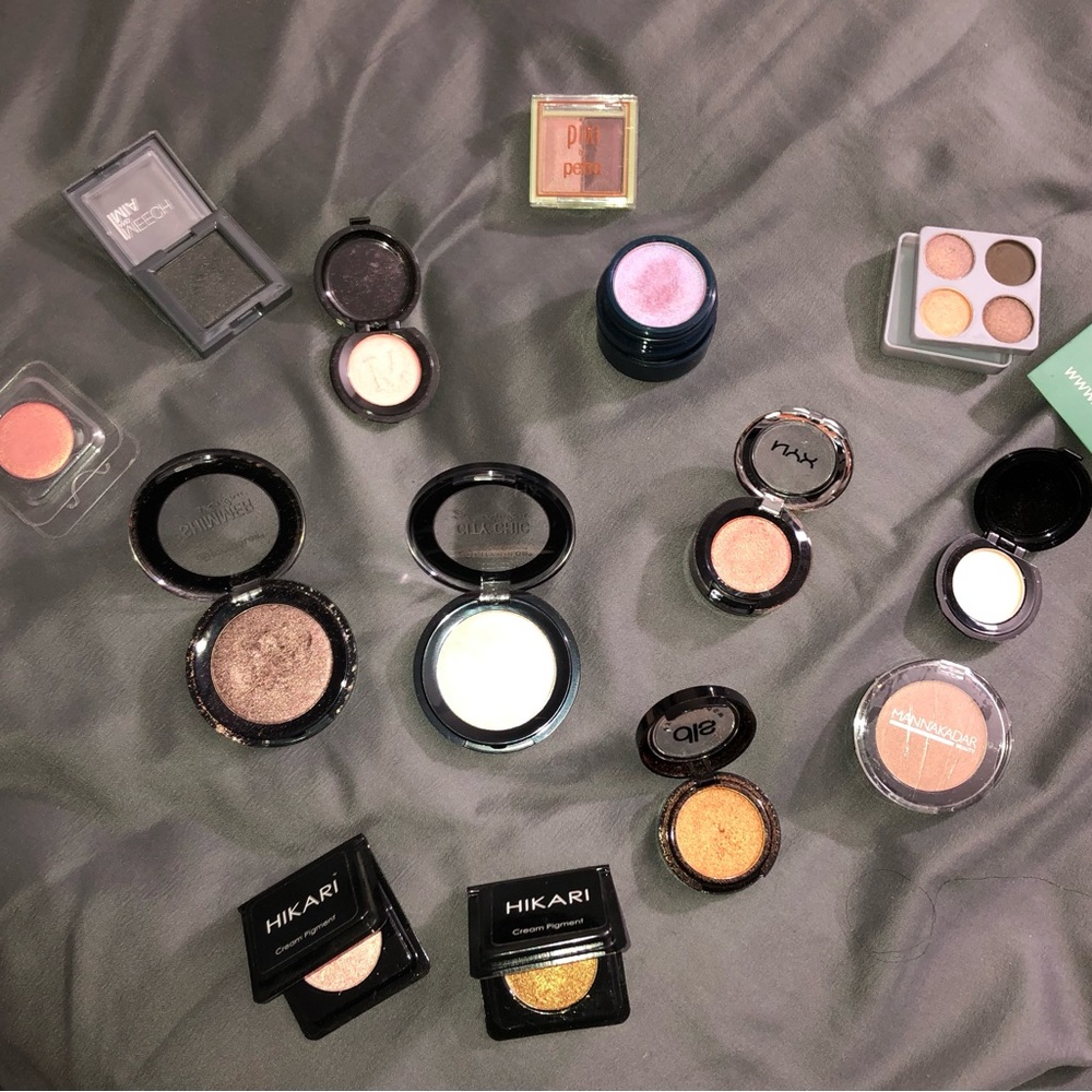 SINGLE EYESHADOW LOT of 15!!